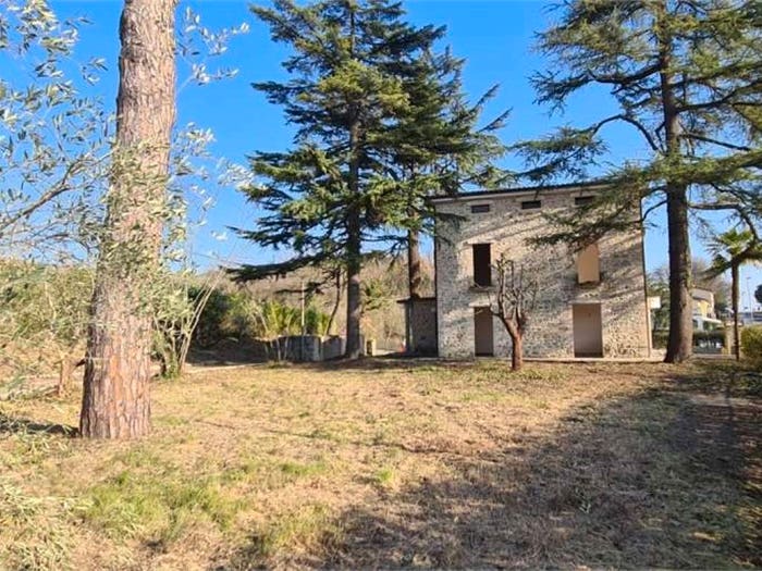 Casa quadrilocale in vendita in Via Acquasanta snc, Collazzone