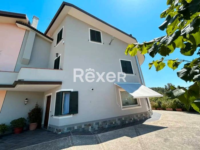 Casa con 6 locali in vendita in Contrada Rosa, Lauria