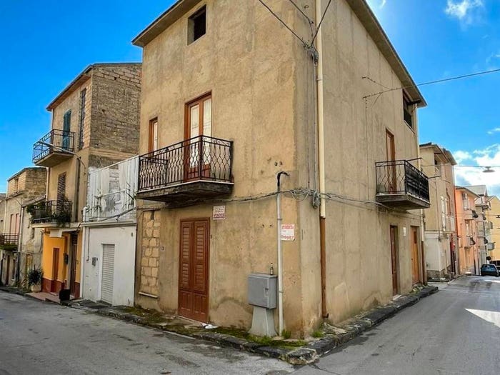 Casa con 6 locali in vendita in Campobello di Licata