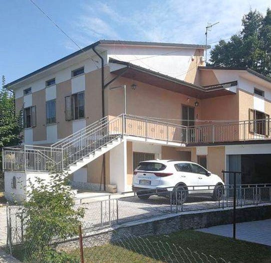 Casa con 6 locali in vendita in Via Giuseppe Garibaldi, Piazza Al Serchio San Michele, Piazza al Serchio