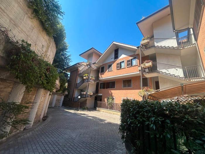 Appartamento trilocale in vendita in Via Achille Grandi, Borgo Novo, Monterotondo