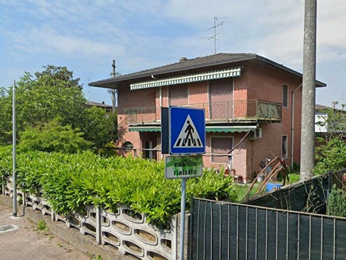 Casa con 6 locali in vendita in Strada Provinciale di Orzinuovi, Revellino Campo Marte, Lodi