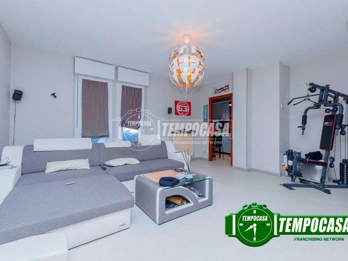 Appartamento trilocale in vendita in Via Foscolo, Binasco