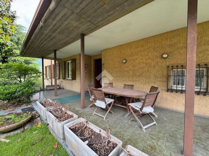 Casa con 6 locali in vendita in Via Beato Guala, Centro, Rogno