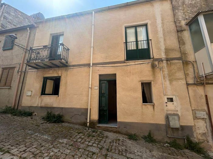 Casa con 6 locali in vendita in Via Trento, Centro, Bompietro