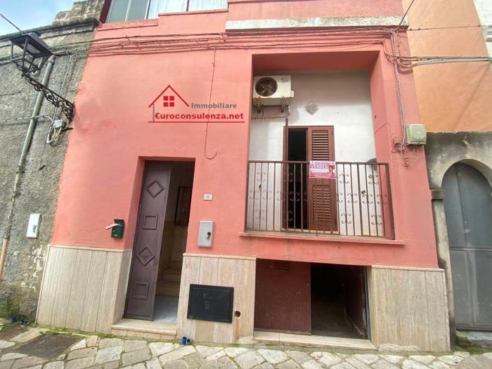 Appartamento trilocale in vendita in Via Pellegrino, Casarano