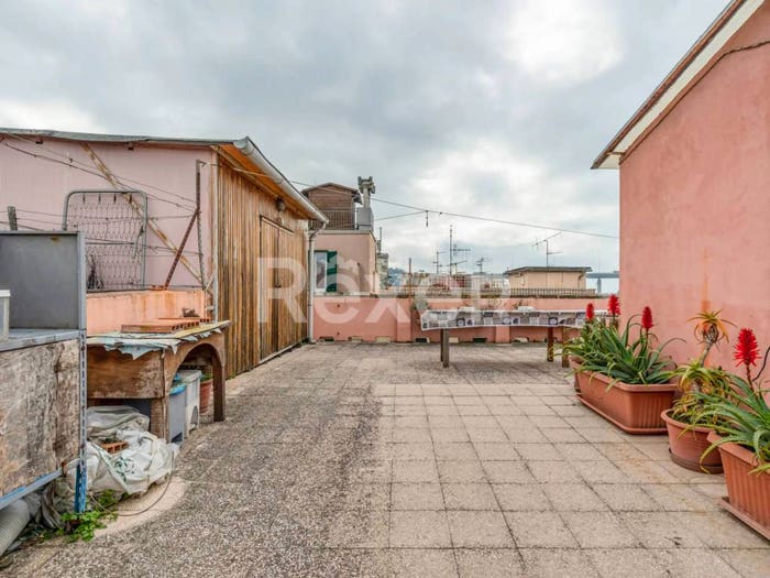 Appartamento con 5 locali in vendita in Piazza Errico Petrella, Rivarolo, Genova