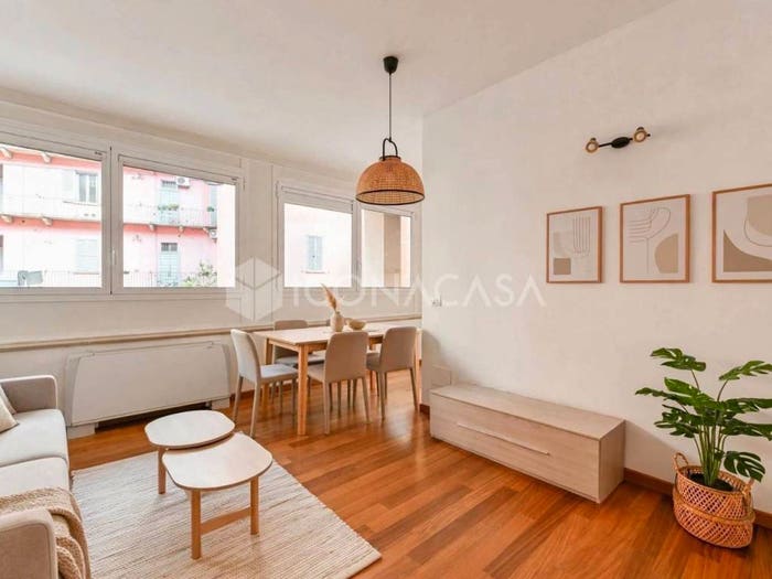 Appartamento trilocale in vendita in Via Salasco, Bocconi, Milano