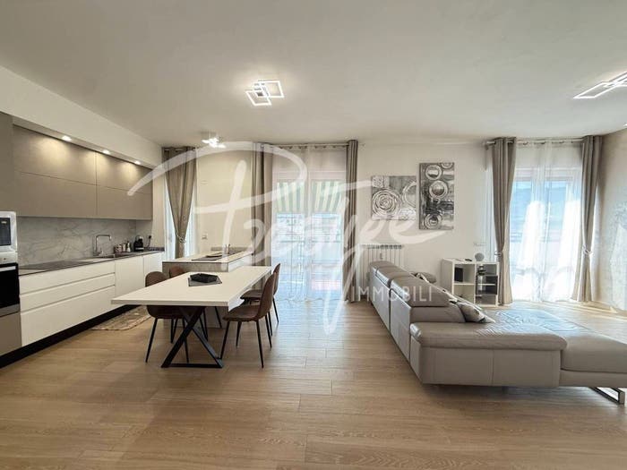 Casa con 5 locali in vendita in Piazza Dante Alighieri, Kennedy Mazzetta, La Spezia