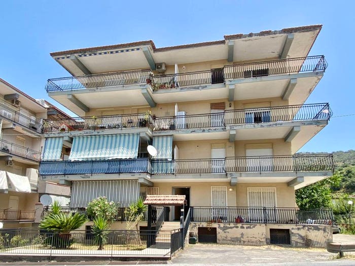 Appartamento quadrilocale in vendita in Via Umberto I, Gaggi