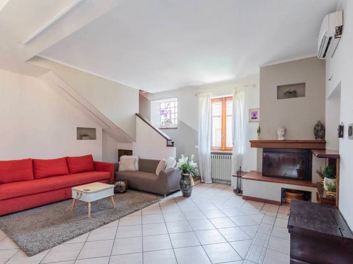 Appartamento quadrilocale in vendita in Via Indipendenza, Centro, Mezzago