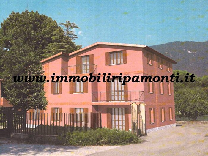 Casa con 6 locali in vendita in Via Statale, Garlate