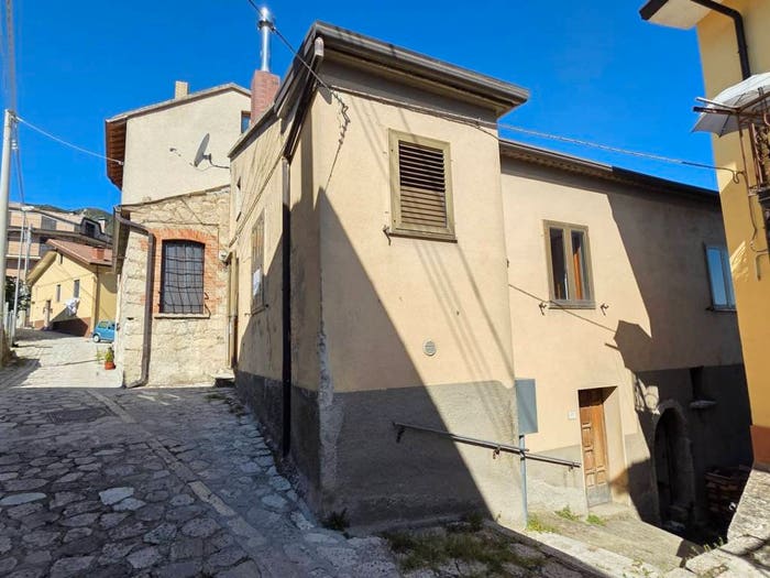 Casa trilocale in vendita in via lazzari, Castelvetere sul Calore