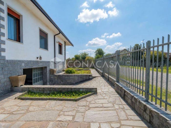 Casa quadrilocale in vendita in Via Udine, Centro, Nerviano