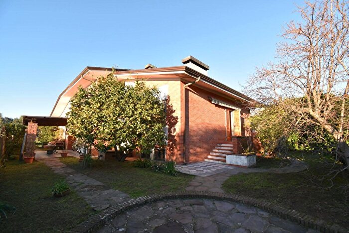 Casa con 9 locali in vendita in Via Alpi Apuane, Seravezza