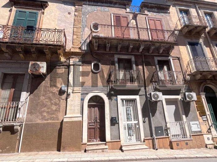 Casa quadrilocale in vendita in Via Cavour, Centro, Pachino