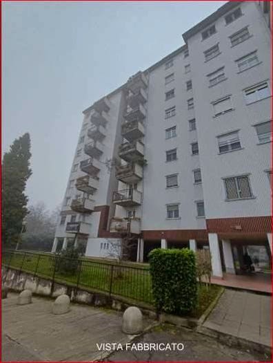 Appartamento con 6 locali in vendita in Bisceglie, Milano