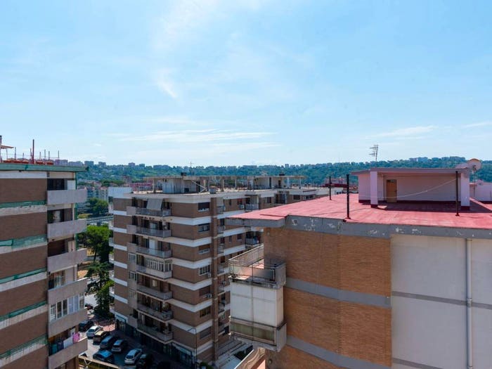 Appartamento con 5 locali in vendita in Fuorigrotta, Napoli