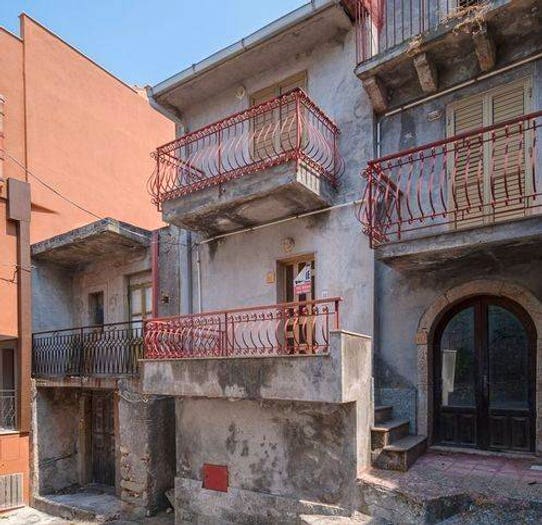 Casa trilocale in vendita in Vanellazza Salita Arco Durazzesco, Centro, Forza d'Agrò