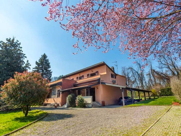 Casa con 6 locali in vendita in Cadorago