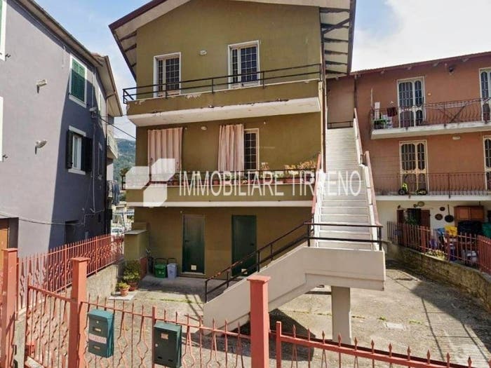 Casa con 5 locali in vendita in Massa, Centro