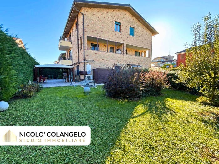 Appartamento trilocale in vendita in Via Fabrizio De Andrè, Centro, Caronno Pertusella