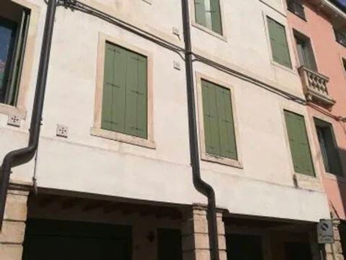 Appartamento trilocale in vendita in Contrada Porta Santa Lucia, Centro Storico, Vicenza