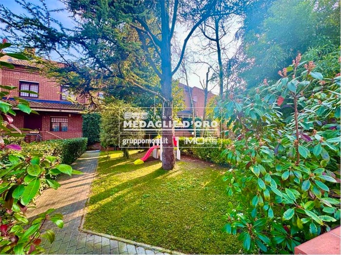 Casa con 6 locali in vendita in adze via Cimone, Crocetta, Modena