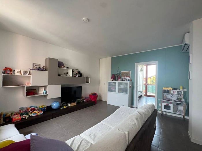 Appartamento quadrilocale in vendita in Via della Repubblica, Casorezzo