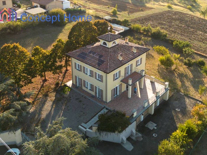 Casa con 6 locali in vendita in Via Trieste Felino, Felino