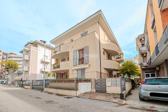 Appartamento trilocale in vendita in Viale Enna, Rimini