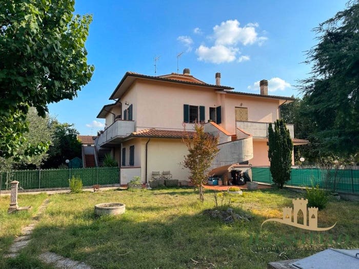 Appartamento trilocale in vendita in Via della Libertà, Piana, Castiglione del Lago