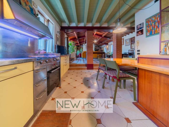 Appartamento quadrilocale in vendita in Via Centro, Borgo Roma, Verona
