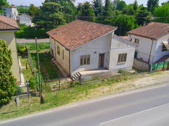 Casa con 5 locali in vendita in Strada Francesca Est, Centro, Rodigo