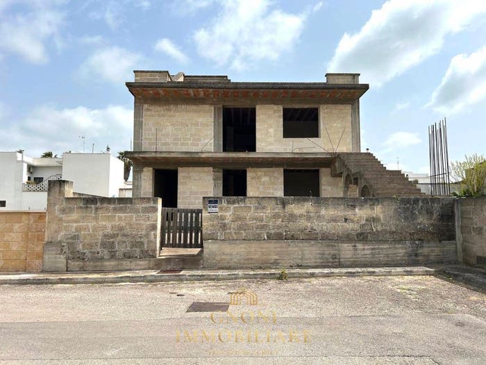 Casa con 6 locali in vendita in Via Nunzio Paiano, Supersano