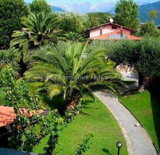 Casa con 6 locali in vendita in Ronchi Poveromo, Massa