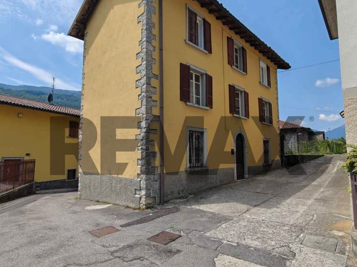 Casa con 6 locali in vendita in via Partigiani, Caroli, Capizzone