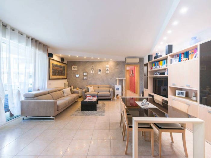 Appartamento quadrilocale in vendita in Via Vittorio Gassman, Quartiere Adriano, Milano