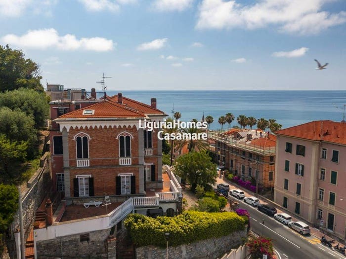 Appartamento con 6 locali in vendita in Oneglia, Imperia