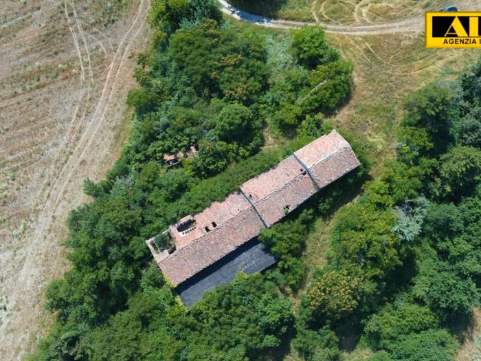 Casa con 6 locali in vendita in Frazione Marisco, Fabriano