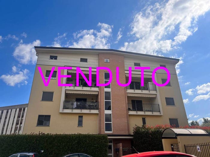 Appartamento quadrilocale in vendita in Via Leonardo da Vinci, Centro, Garbagnate Milanese