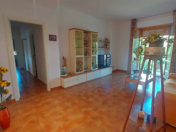 Appartamento con 5 locali in vendita in GIUSEPPE DI VITTORIO, Centro, Serra de' Conti