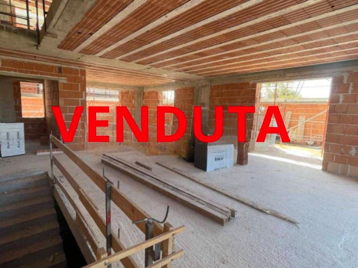 Casa con 6 locali in vendita in Viale della Libertà, Lusciano