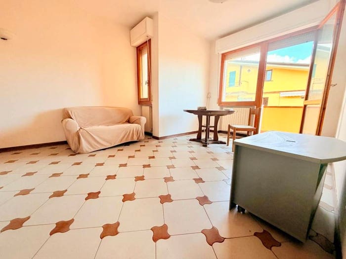 Appartamento trilocale in vendita in Viale Roma, Marina di Massa Centro, Massa