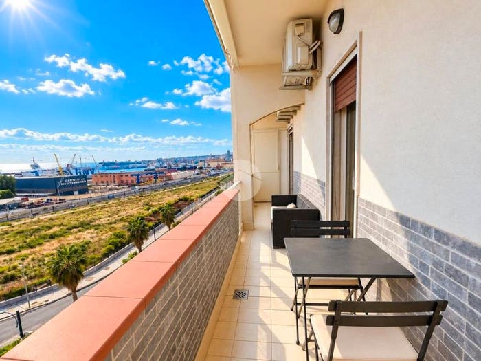 Appartamento con 6 locali in vendita in Via amerigo vespucci, Garibaldi Ferrovia, Napoli