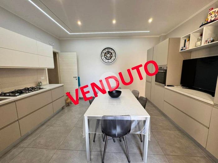 Appartamento trilocale in vendita in Via carlo Poerio, Centro, Casoria
