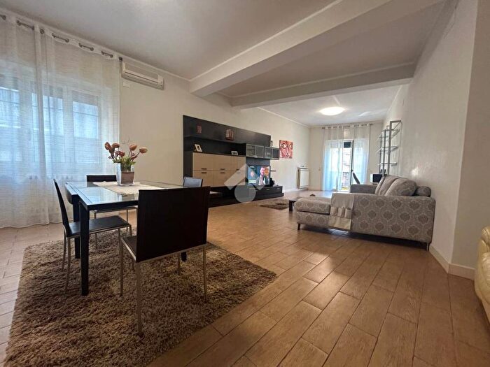 Appartamento con 5 locali in vendita in Via Nicola Serra, Centro, Cosenza