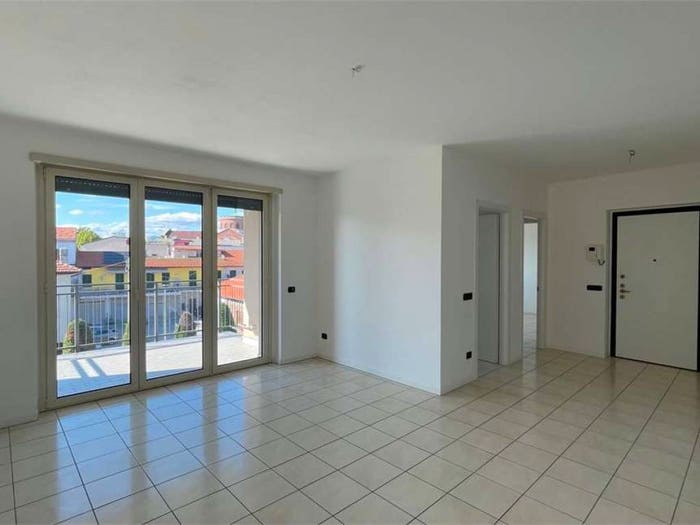 Appartamento quadrilocale in vendita in VIA ADA NEGRI, Centro, Carugo