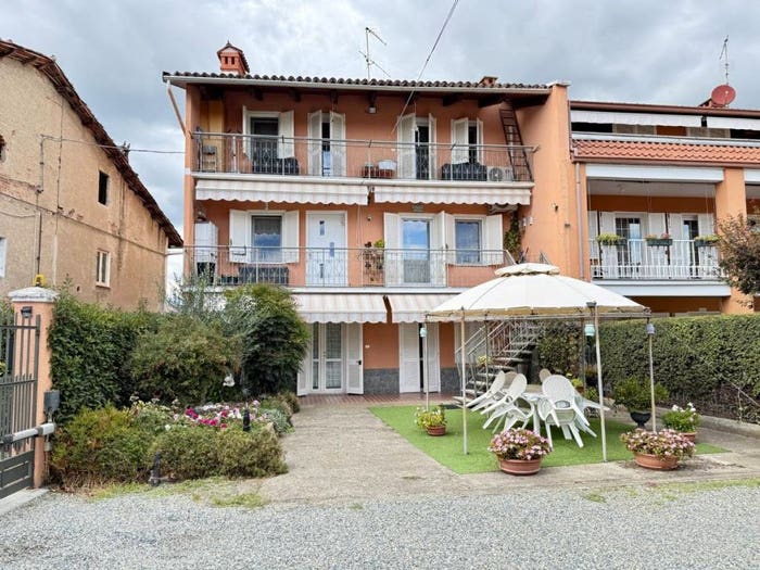 Casa con 6 locali in vendita in Canton Burzio, Ivrea