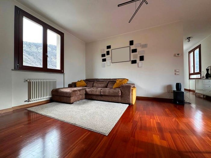Appartamento trilocale in vendita in Via Alessandro Verza, Canzo